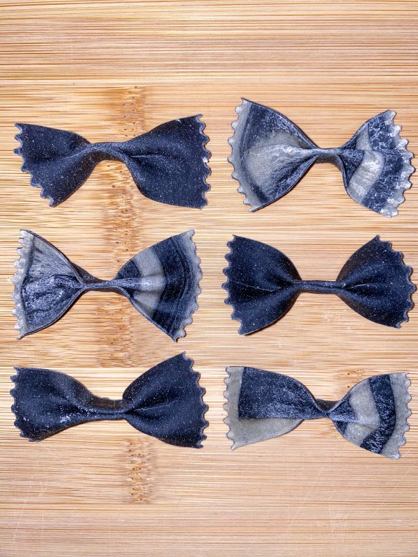 Black & White Quartz Farfalle (2 Serving)